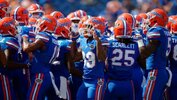 Florida-Gators-huddle-up-before-the-Tennessee-game-1021x580.jpg